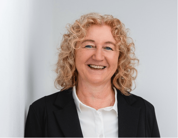  Claudia Heil